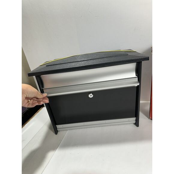 Gibraltar Mailsafe Lockable Security Wall Mount Mailbox MSK00000 W Key NEW - Picture 4 of 13